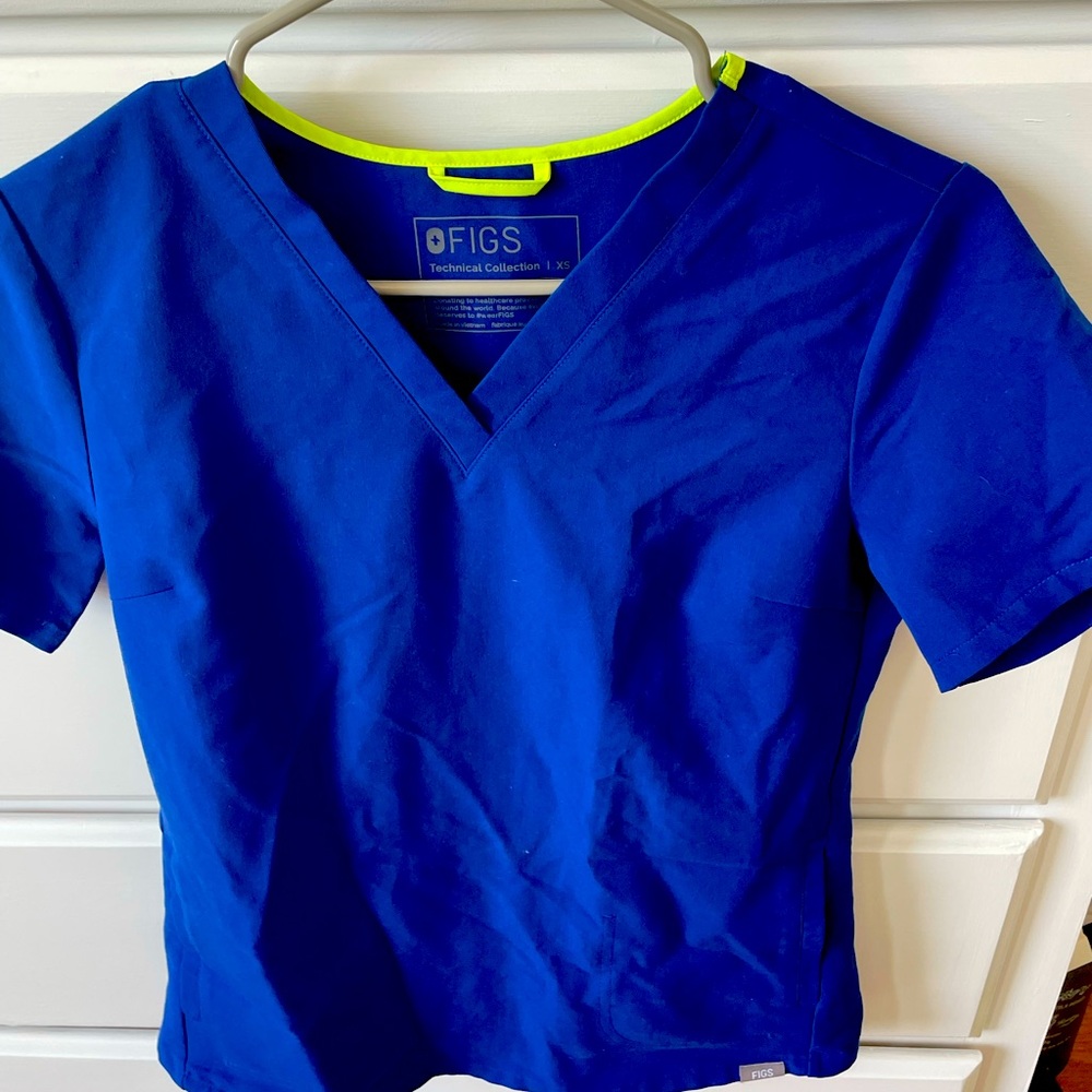 Figs scrub top